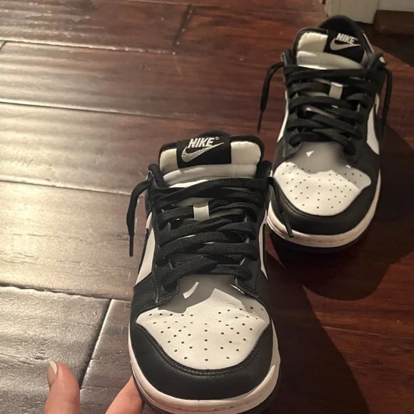 Nike Panda Dunks - Picture 3 of 10